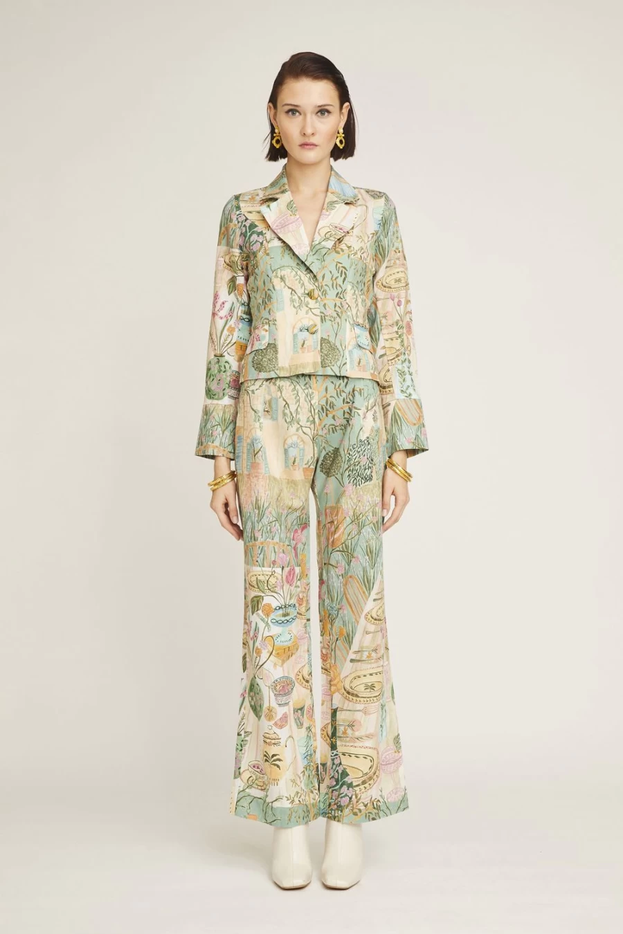 Isla & White Women's Safira Blazer - Elegant Tailored Jacket for Professional & Casual Wear