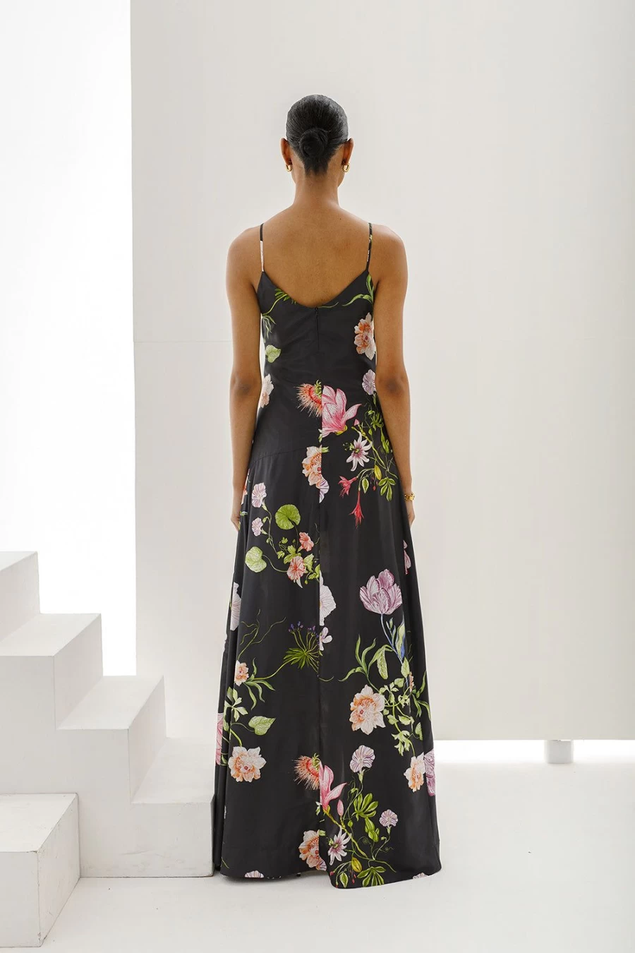 "Isla & White Women's Tahiti Dress – Elegant Summer Beachwear"