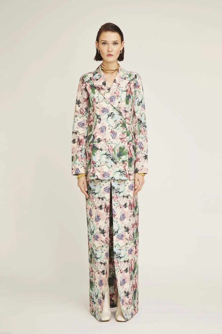 Isla & White Women's Viva Blazer - Classic Tailored Jacket for Stylish Outfits